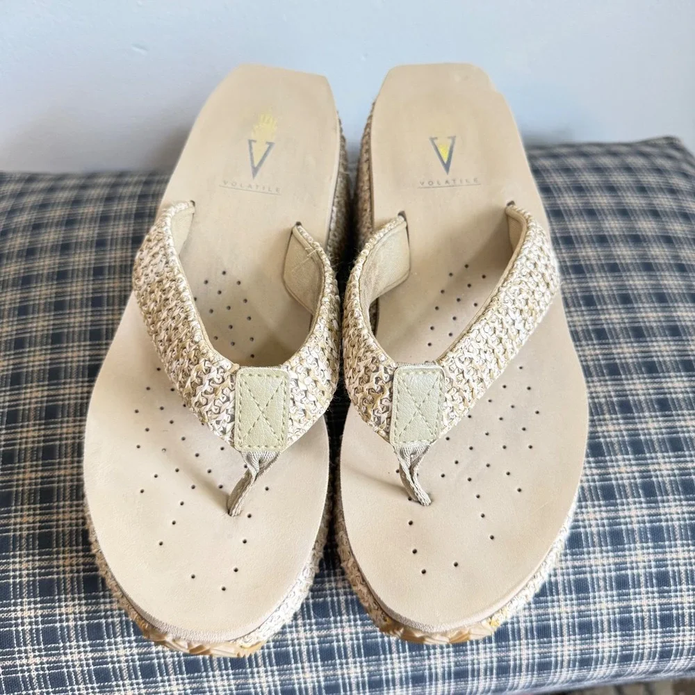 Volatile Woven Raffia Platform Wedge Thong Sandals Size 8 Beige